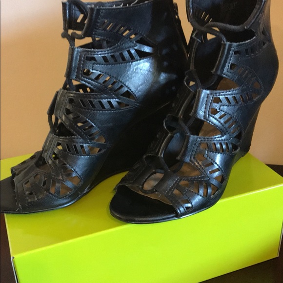 A.n.a  A NEW APPROACH - Picture 1 of 4